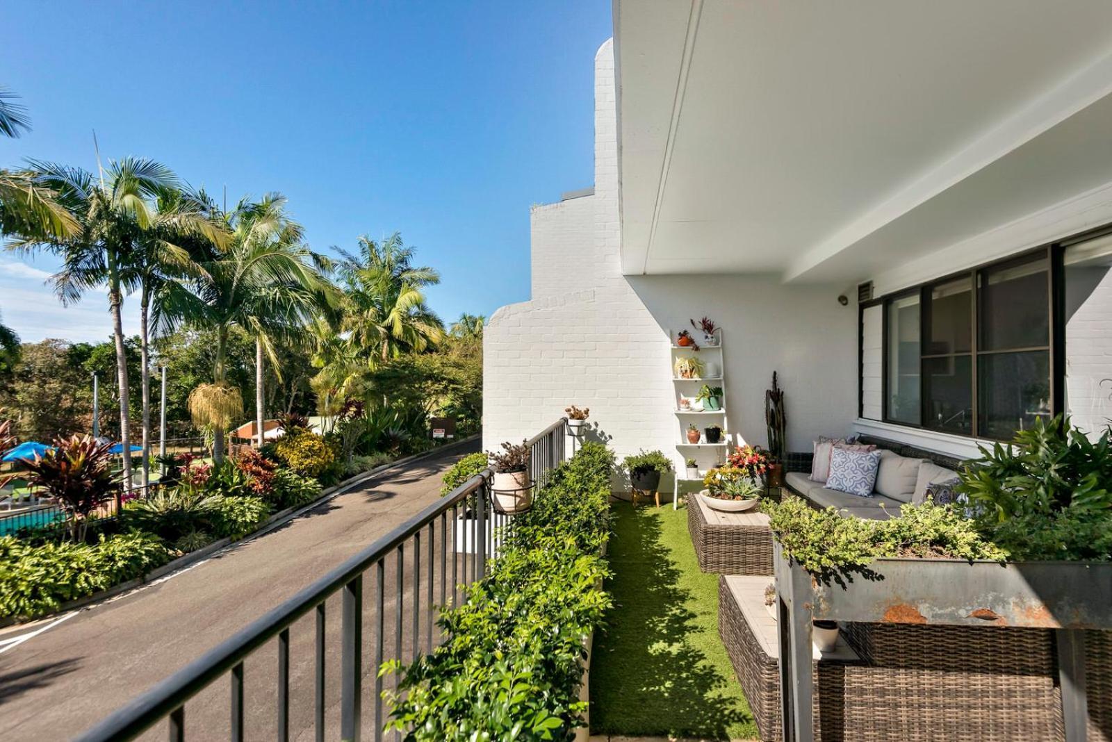 The Oasis Apartments And Treetop Houses Byron Bay Exteriör bild