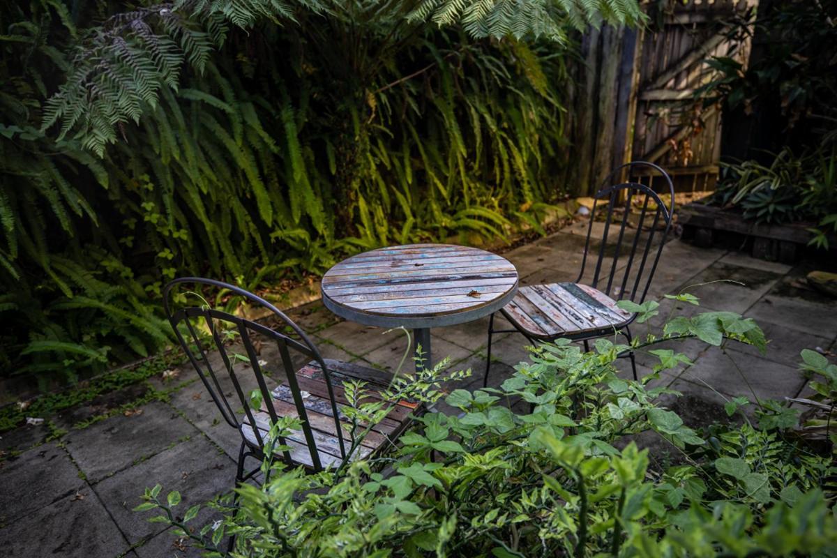 The Oasis Apartments And Treetop Houses Byron Bay Exteriör bild