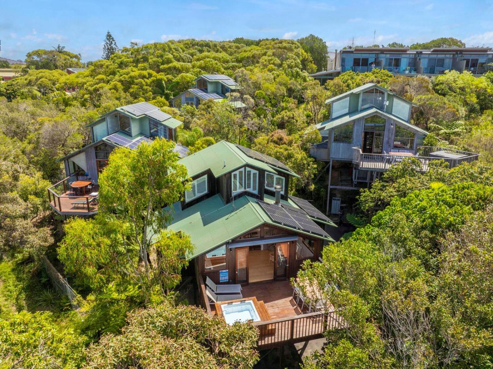 The Oasis Apartments And Treetop Houses Byron Bay Exteriör bild